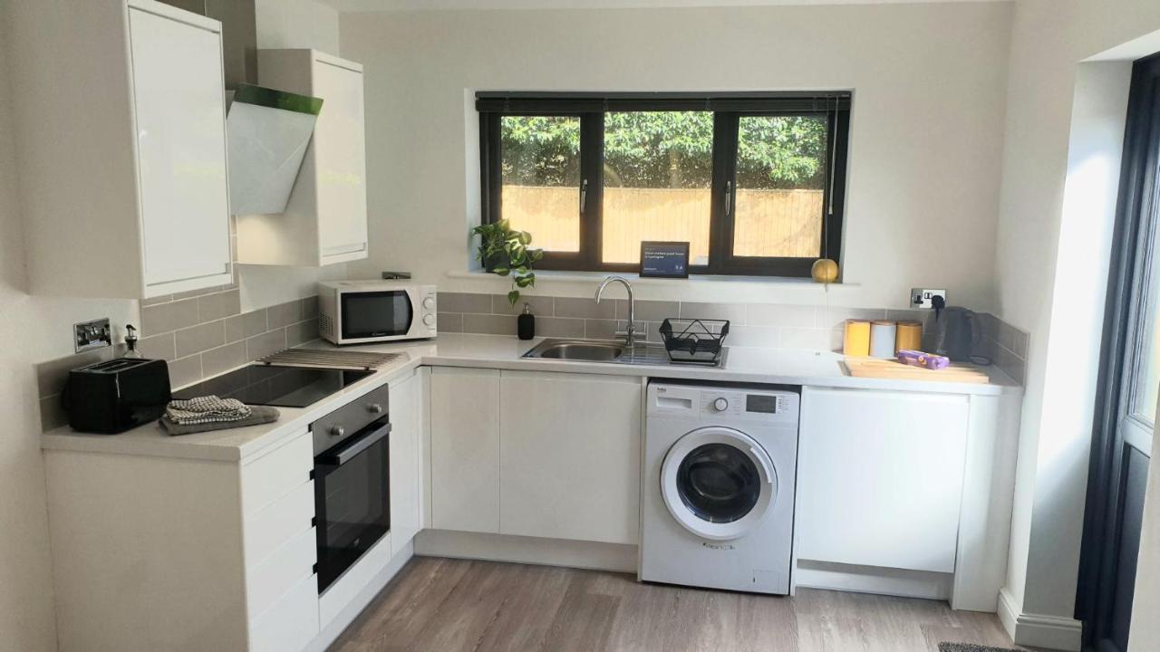Large Modern Self Contained Apartment In リミントン エクステリア 写真