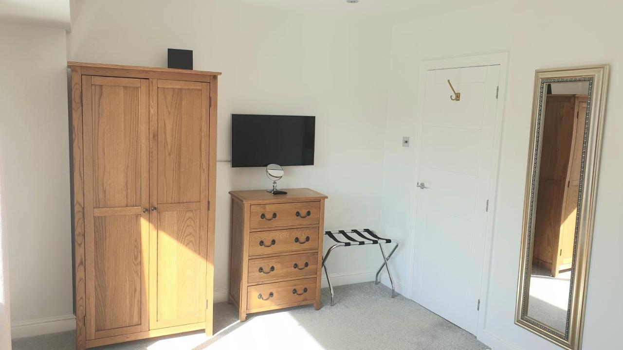 Large Modern Self Contained Apartment In リミントン エクステリア 写真