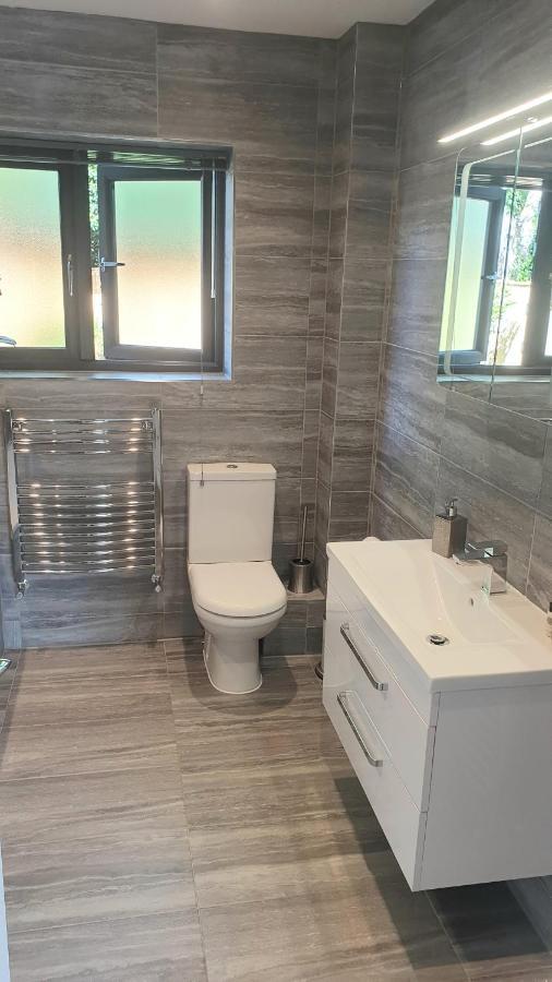 Large Modern Self Contained Apartment In リミントン エクステリア 写真