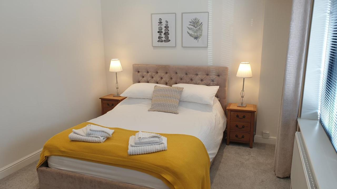 Large Modern Self Contained Apartment In リミントン エクステリア 写真